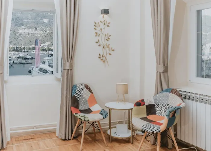 Regina Apartments
