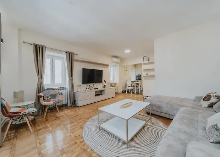 Regina Apartments